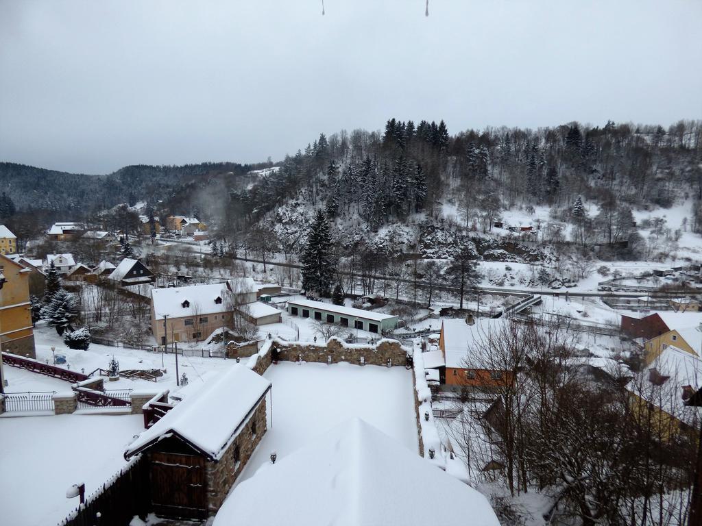 Penzion - Restaurant U Zamku Becov nad Teplou Bagian luar foto