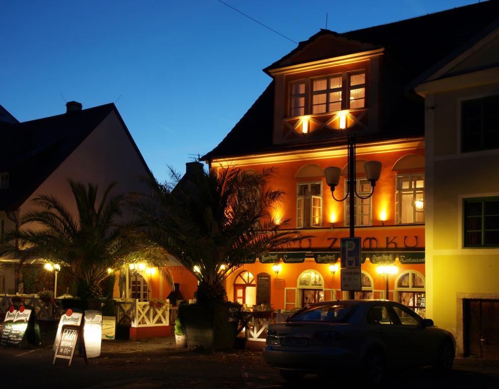 Penzion - Restaurant U Zamku Becov nad Teplou Bagian luar foto