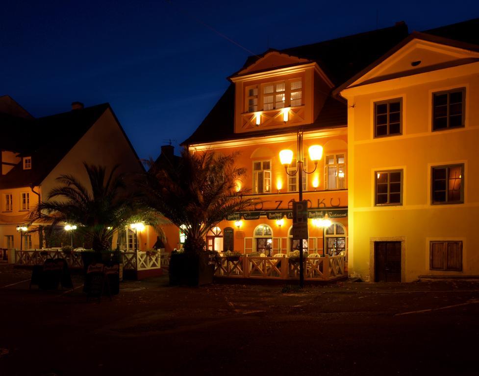 Penzion - Restaurant U Zamku Becov nad Teplou Bagian luar foto