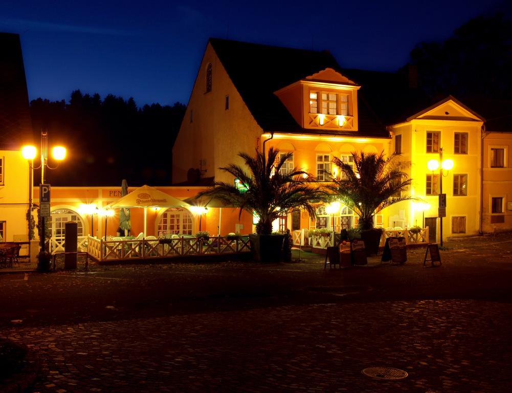 Penzion - Restaurant U Zamku Becov nad Teplou Bagian luar foto