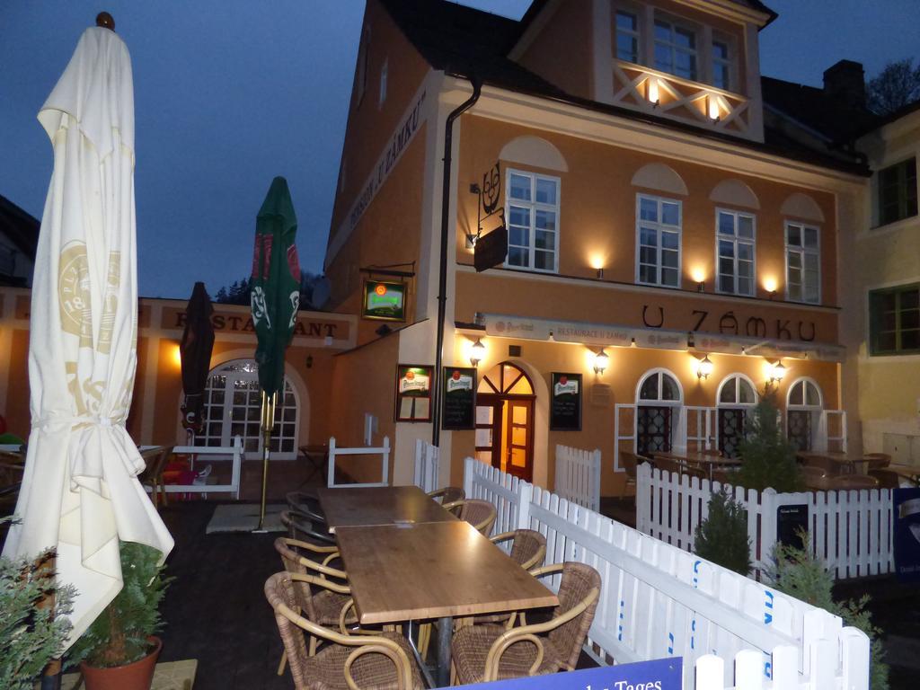 Penzion - Restaurant U Zamku Becov nad Teplou Bagian luar foto