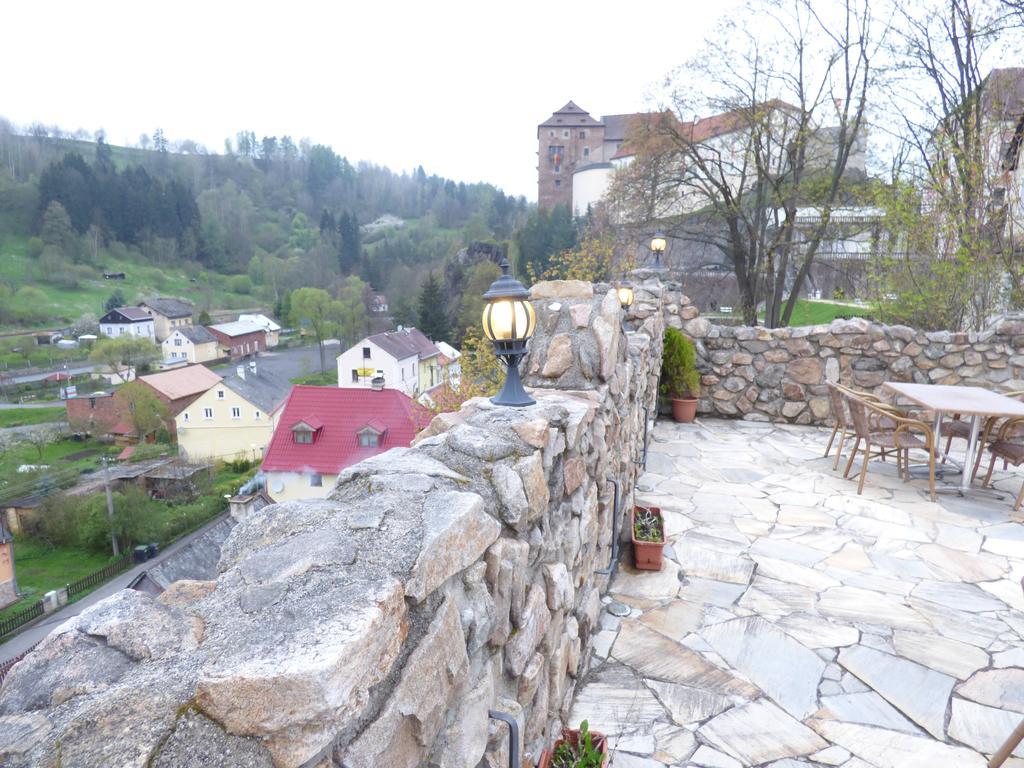 Penzion - Restaurant U Zamku Becov nad Teplou Bagian luar foto