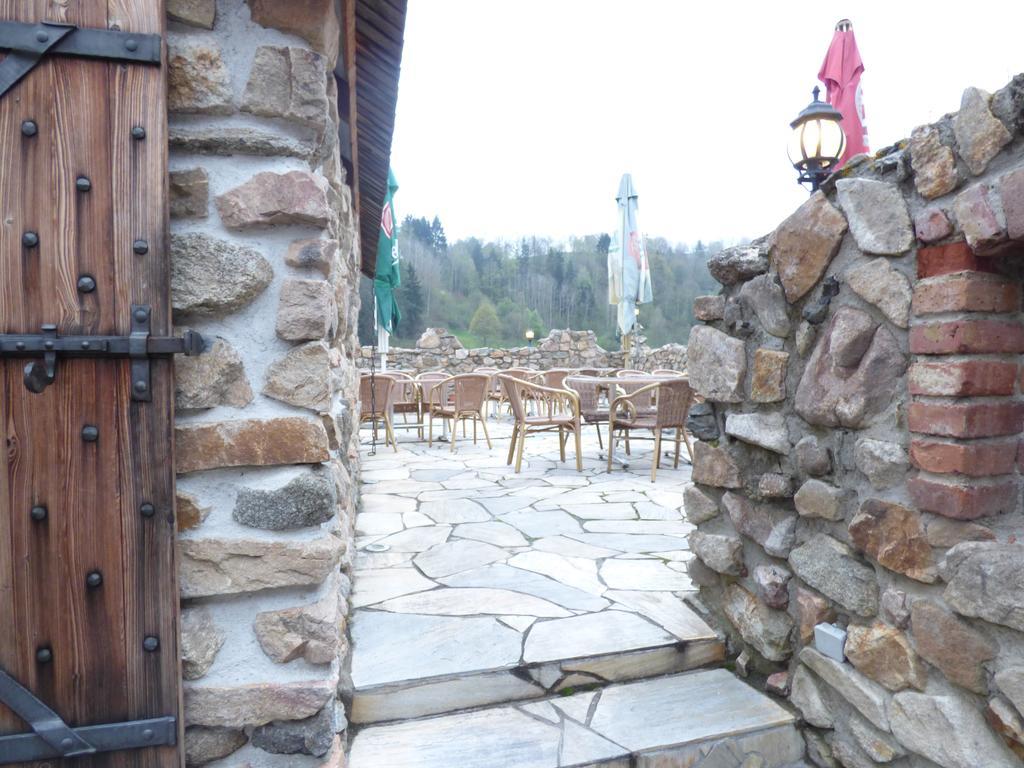 Penzion - Restaurant U Zamku Becov nad Teplou Bagian luar foto