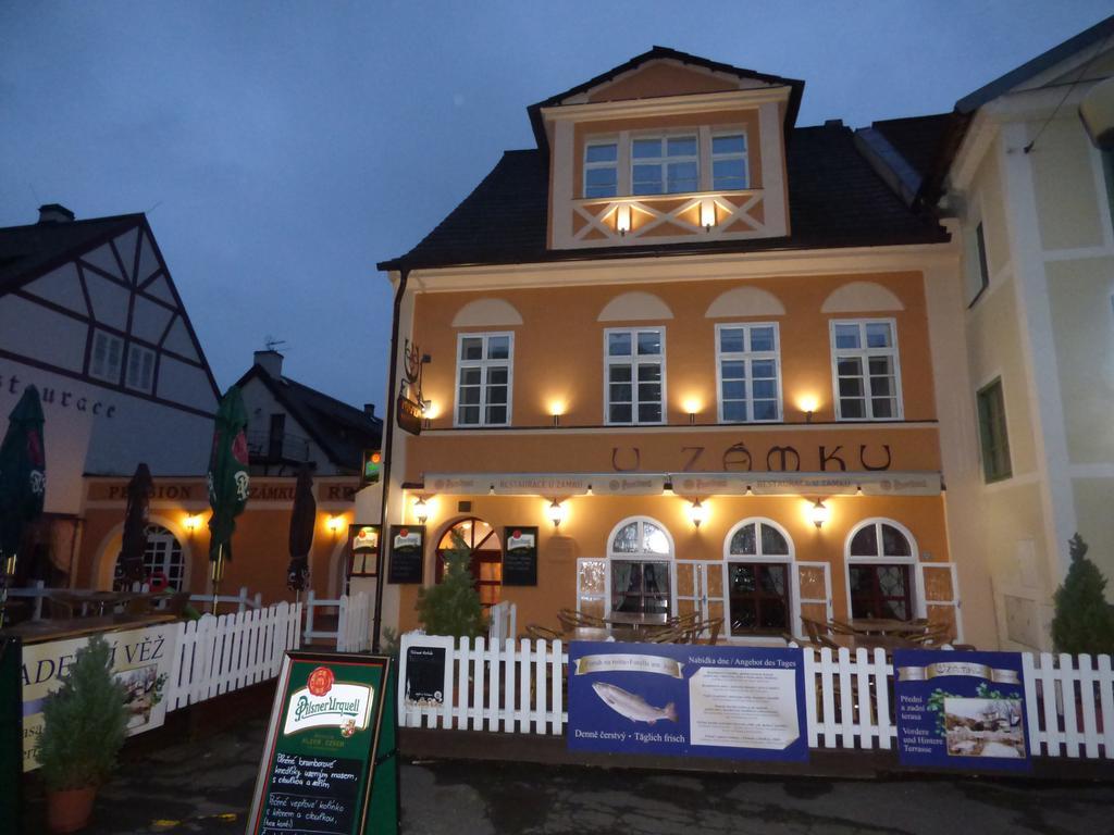 Penzion - Restaurant U Zamku Becov nad Teplou Bagian luar foto