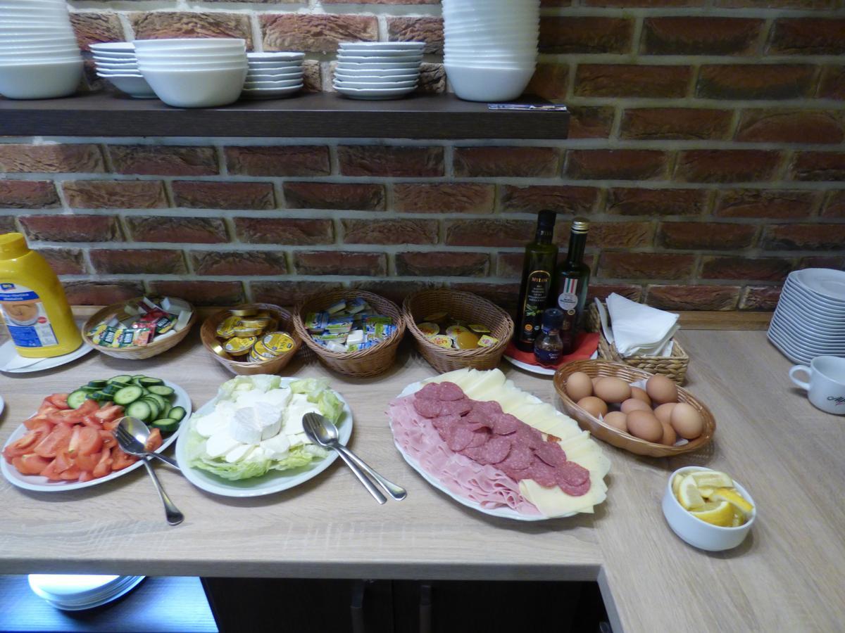 Penzion - Restaurant U Zamku Becov nad Teplou Bagian luar foto