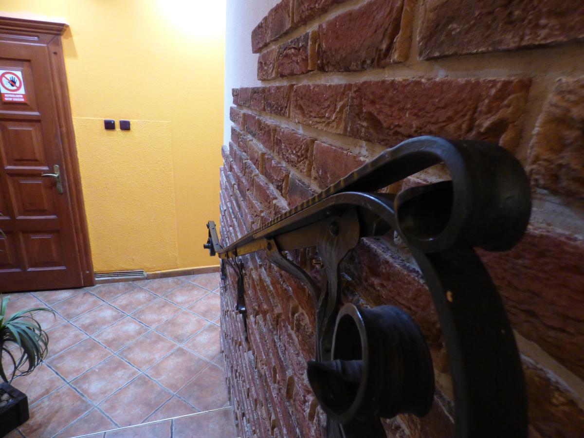 Penzion - Restaurant U Zamku Becov nad Teplou Bagian luar foto
