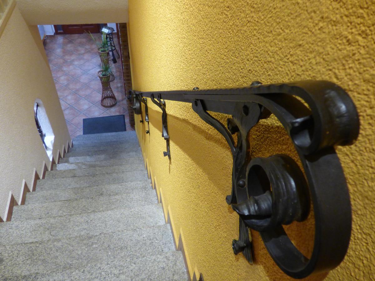 Penzion - Restaurant U Zamku Becov nad Teplou Bagian luar foto