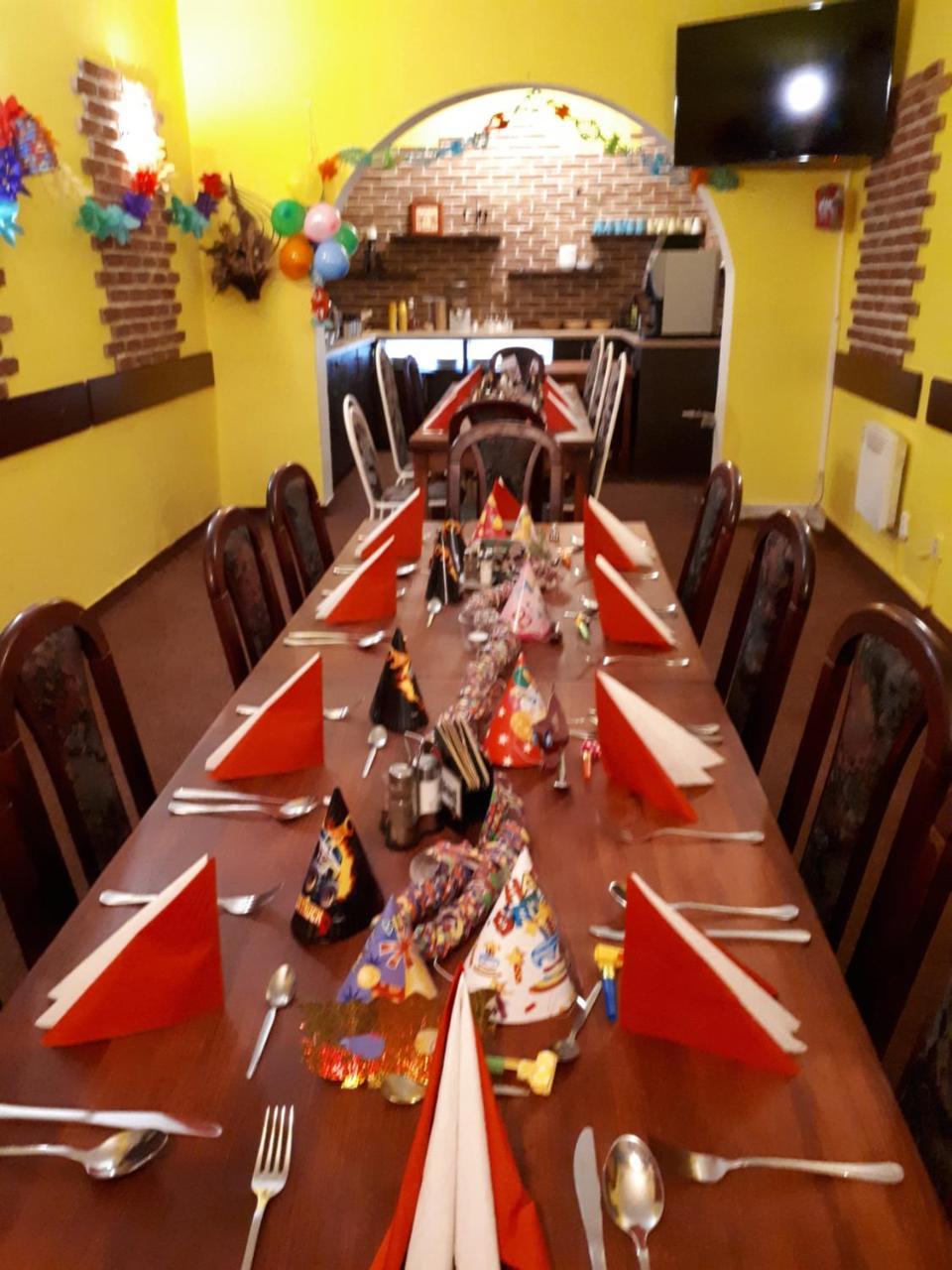Penzion - Restaurant U Zamku Becov nad Teplou Bagian luar foto