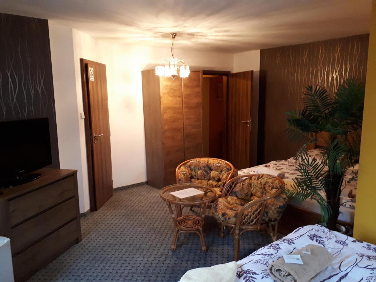 Penzion - Restaurant U Zamku Becov nad Teplou Ruang foto
