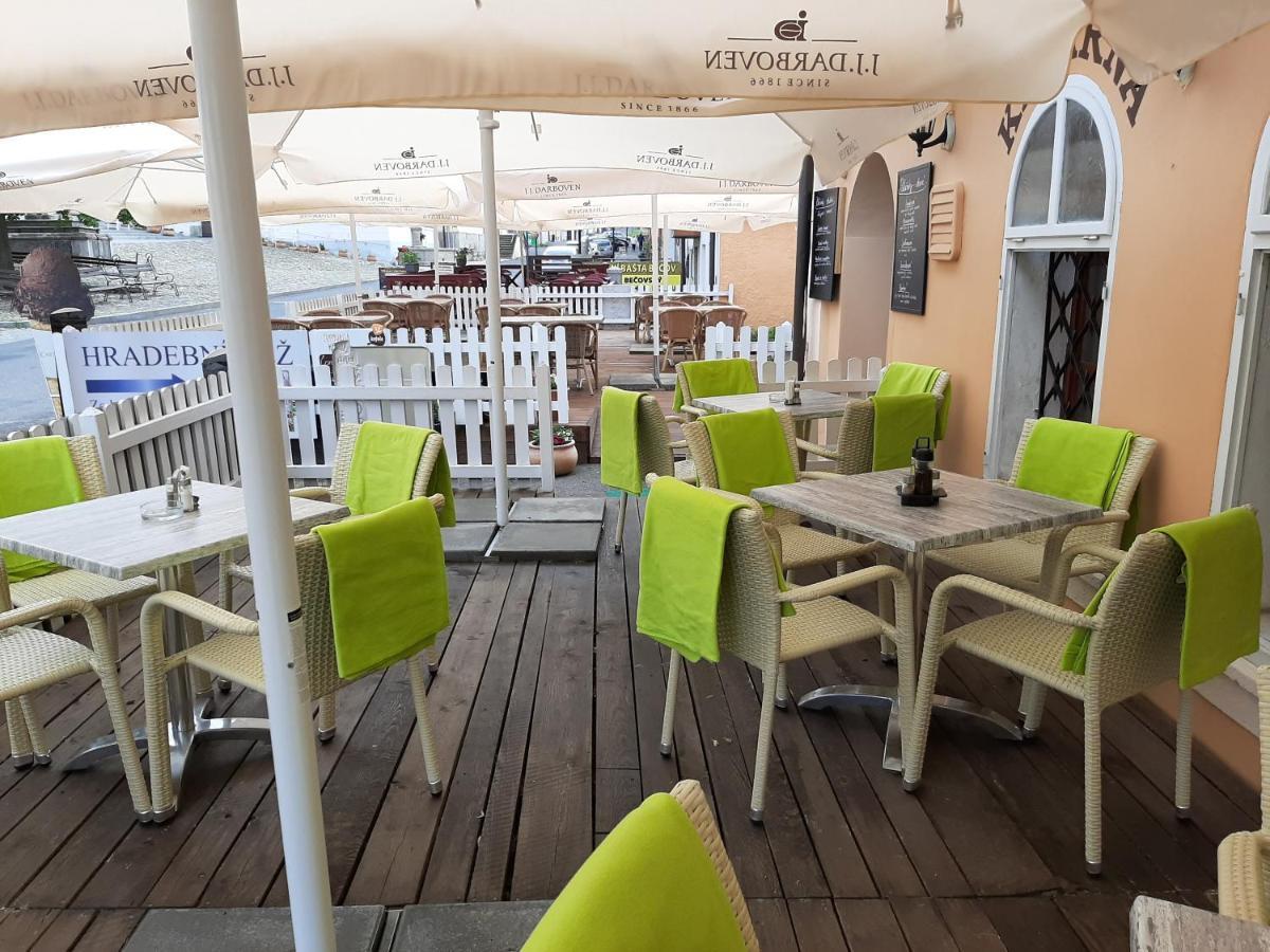 Penzion - Restaurant U Zamku Becov nad Teplou Bagian luar foto