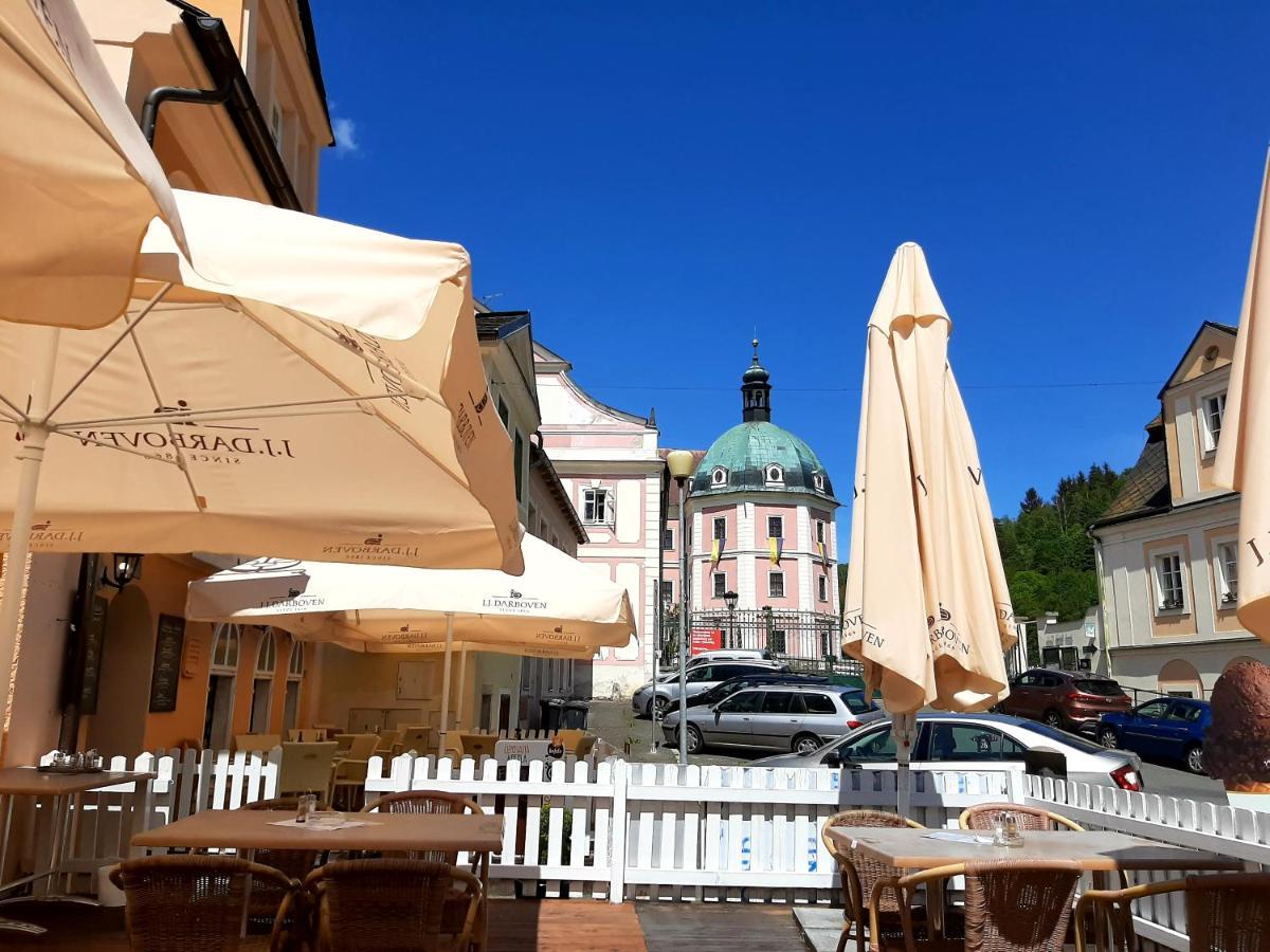 Penzion - Restaurant U Zamku Becov nad Teplou Bagian luar foto