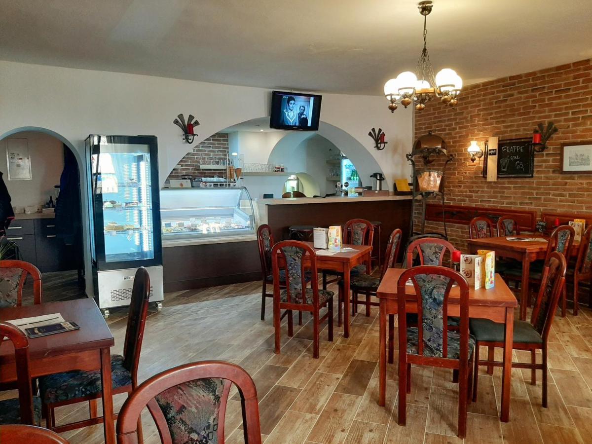 Penzion - Restaurant U Zamku Becov nad Teplou Bagian luar foto