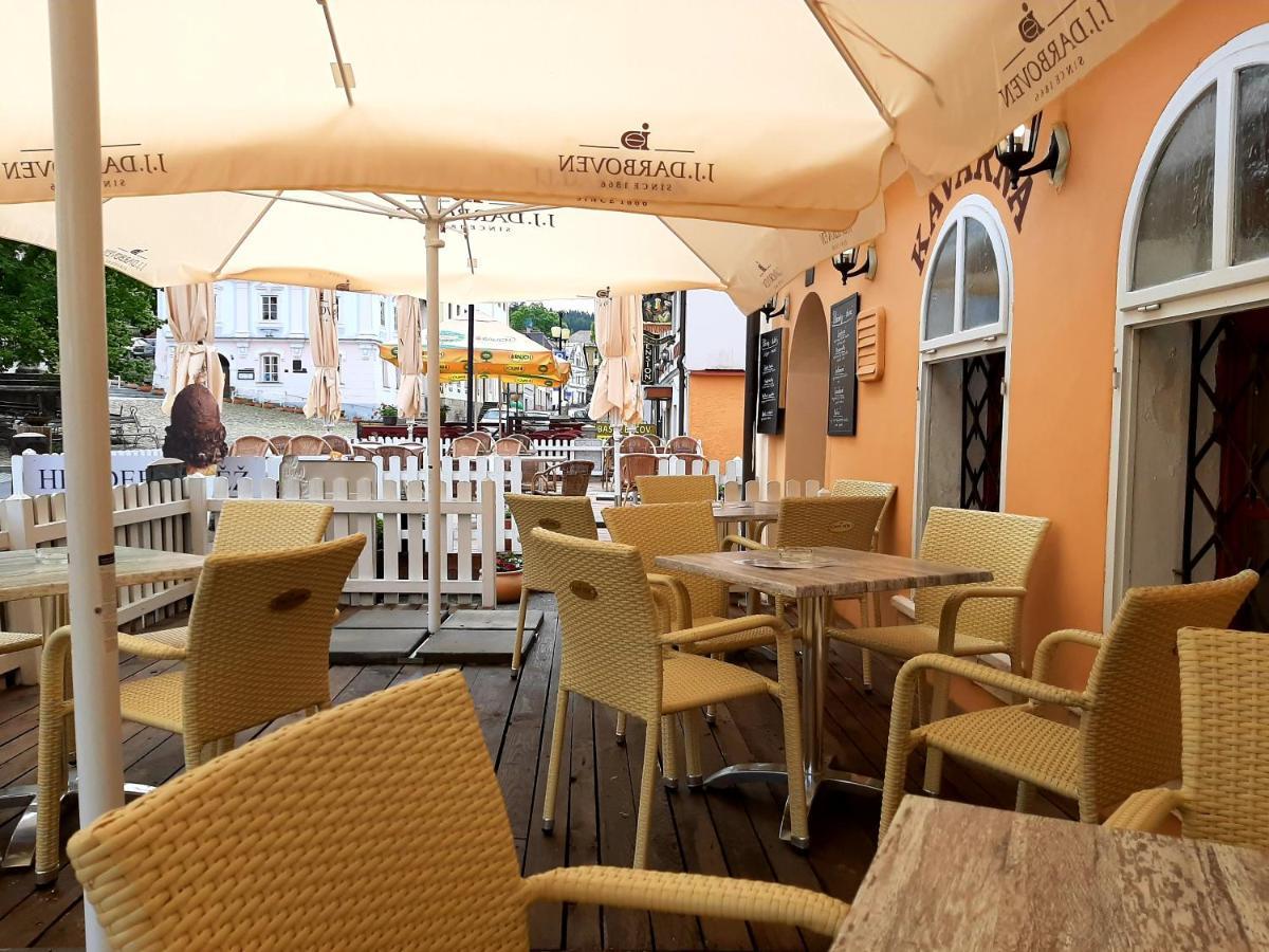 Penzion - Restaurant U Zamku Becov nad Teplou Bagian luar foto